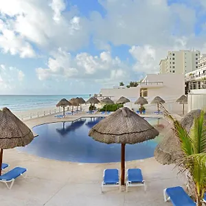 Oceanfront White For Families Apartamento